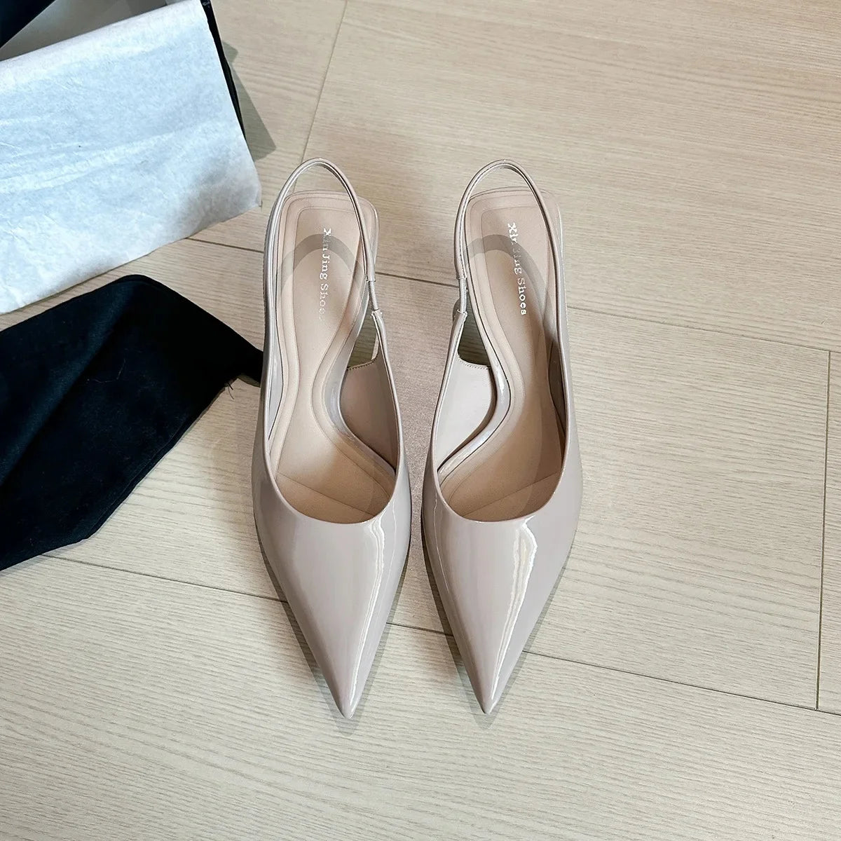 Décolleté con Tacco Basso Kitten Heel a Punta