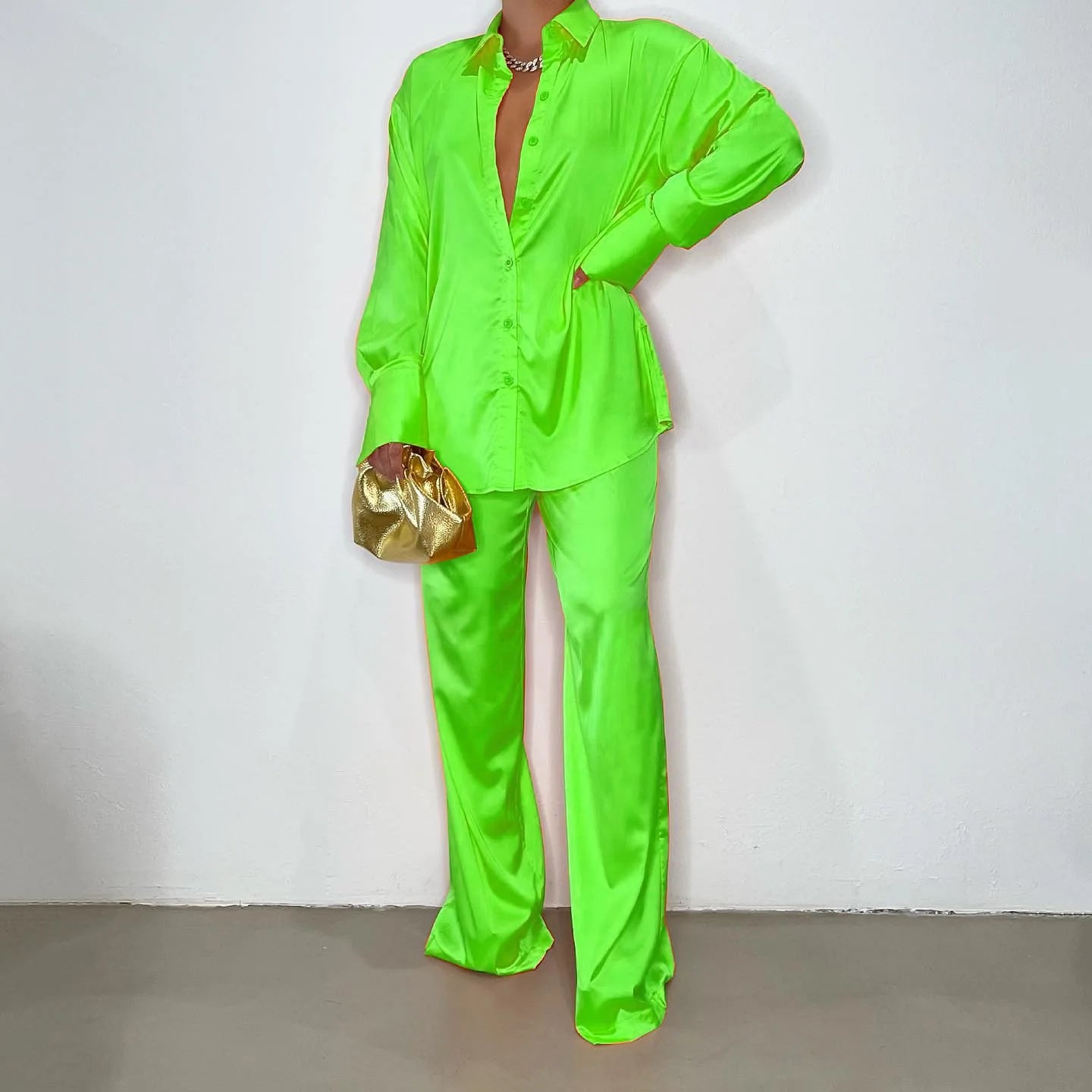 Completo Coordinato Satinato Donna: Camicia Oversize e Pantalone Largo