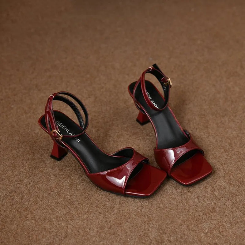 Scarpe Eleganti con Tacco a Rocchetto e Cinturino