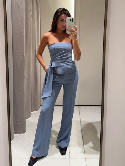 Top a Fascia Drappeggiato e Pantalone Sartoriale