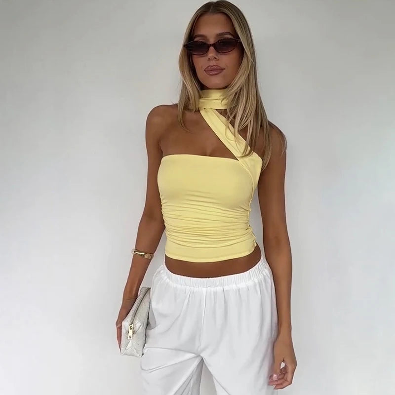 Top Halter Elegante con Sciarpa e Dettaglio Increspato
