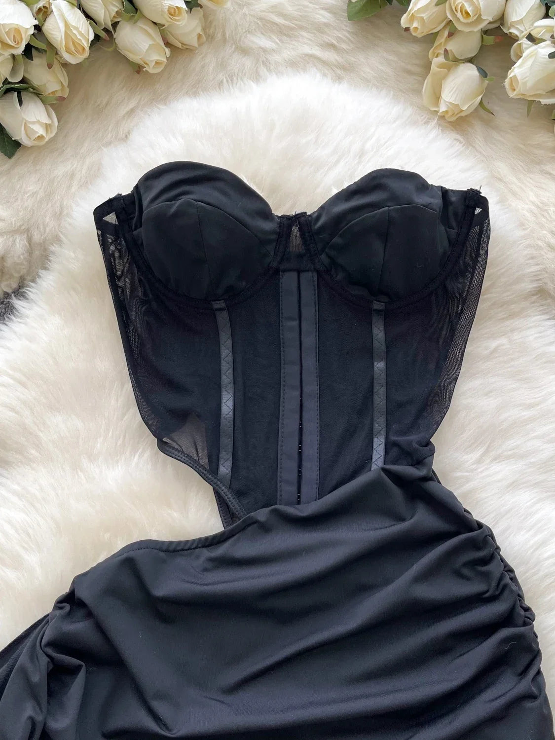 Abito Americano Sexy Nero con Top a Tubino e Cut-out Vita