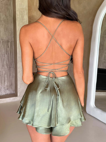 Tutina Elegante in Raso con Scollo a Cappuccio e Schiena Scoperta