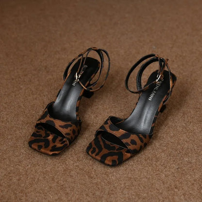 Scarpe Eleganti con Tacco a Rocchetto e Cinturino