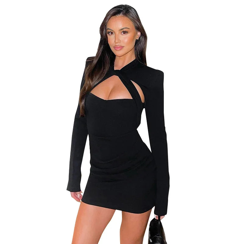 Abito Corto Nero con Cut-Out Incrociato e Spalline Strutturate