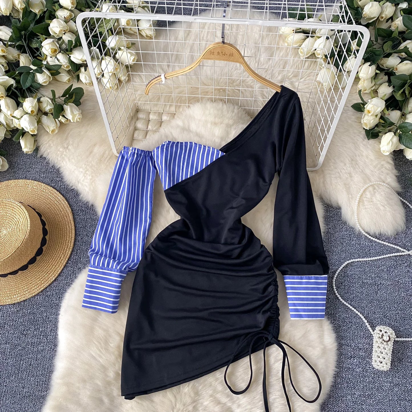 Vestito con Dettaglio Camicia Rigata e Drappeggio