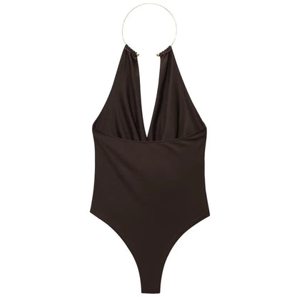 Top Halter Marrone con Scollatura a Goccia e Dettaglio Gold