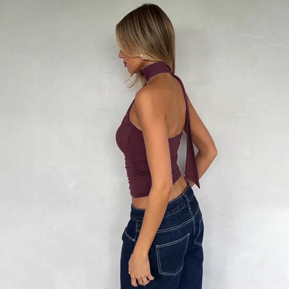 Top Halter Elegante con Sciarpa e Dettaglio Increspato