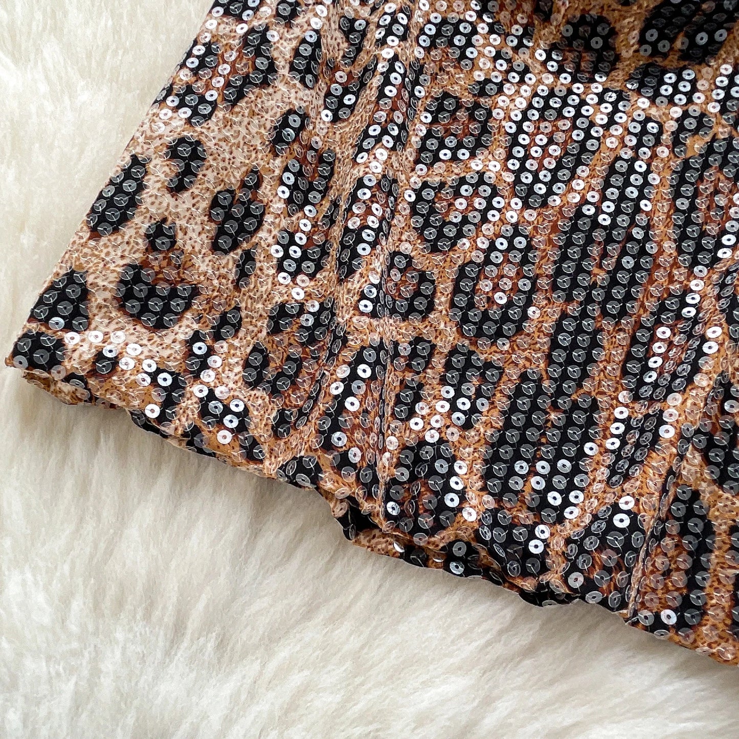 Abito Mini Leopardato con Paillettes - Scollo a V