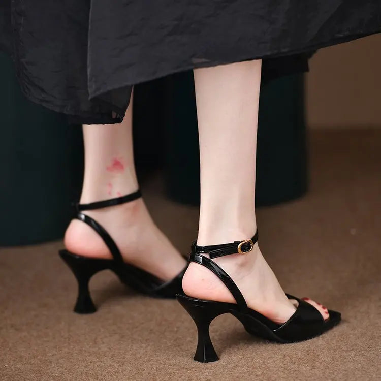 Scarpe Eleganti con Tacco a Rocchetto e Cinturino