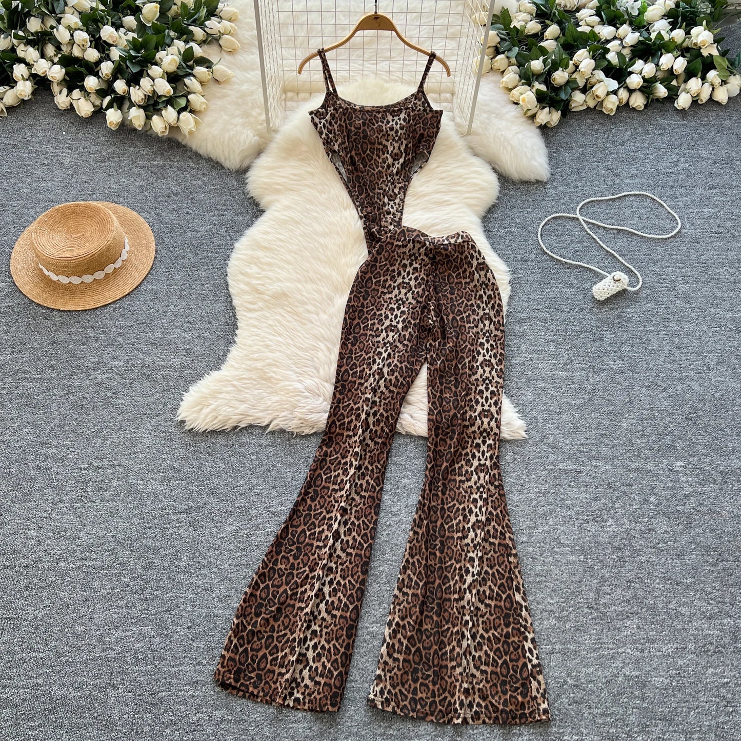 Completo Coordinato Leopardato: Top a Canotta e Pantaloni a Zampa