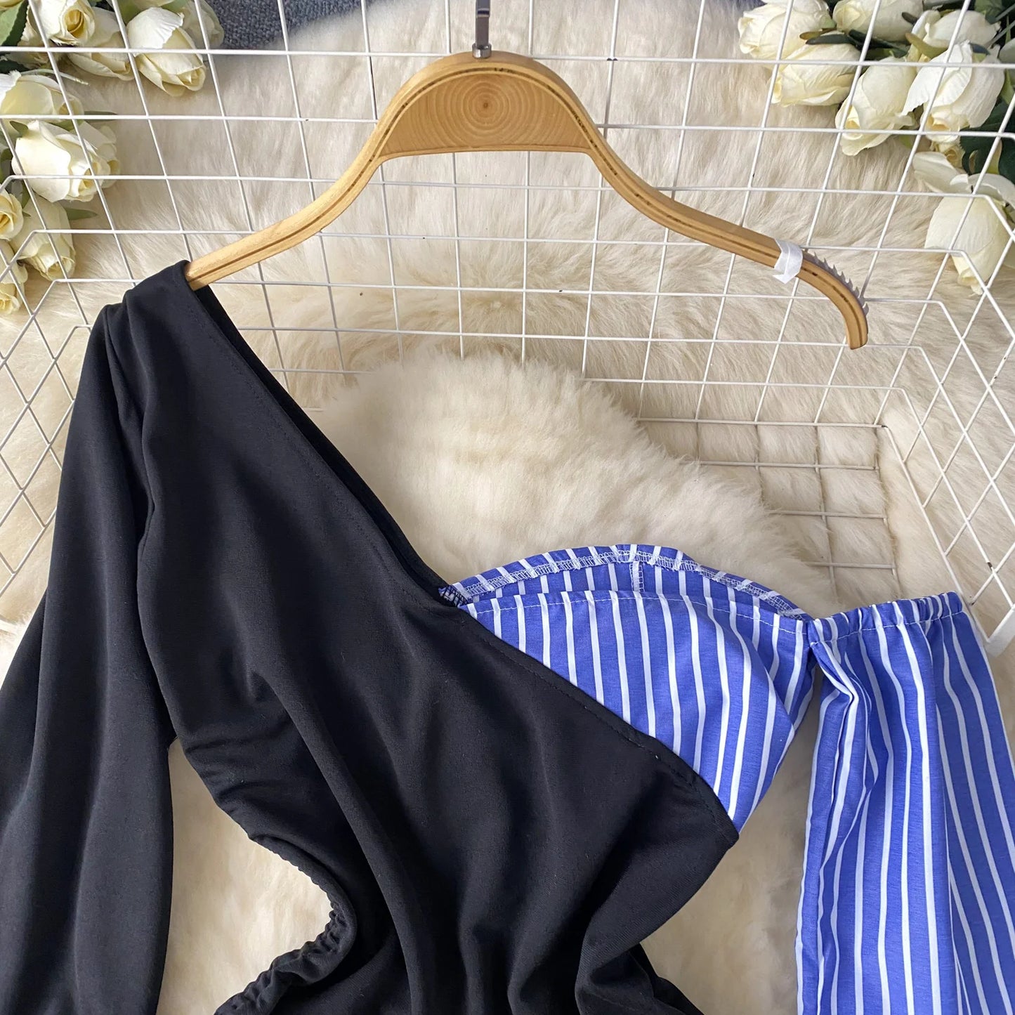 Vestito con Dettaglio Camicia Rigata e Drappeggio