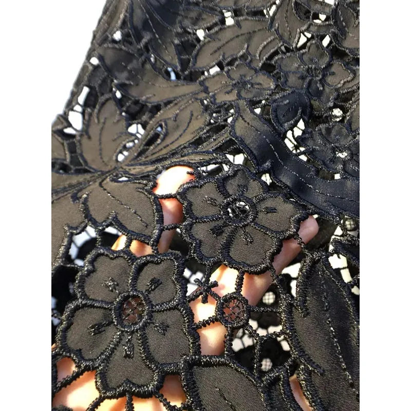 Jeans Neri Ricamati a Fiori