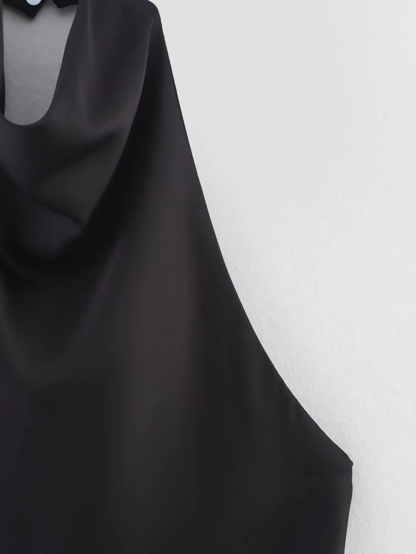 Haut élégant à col roulé sans manches pour femme