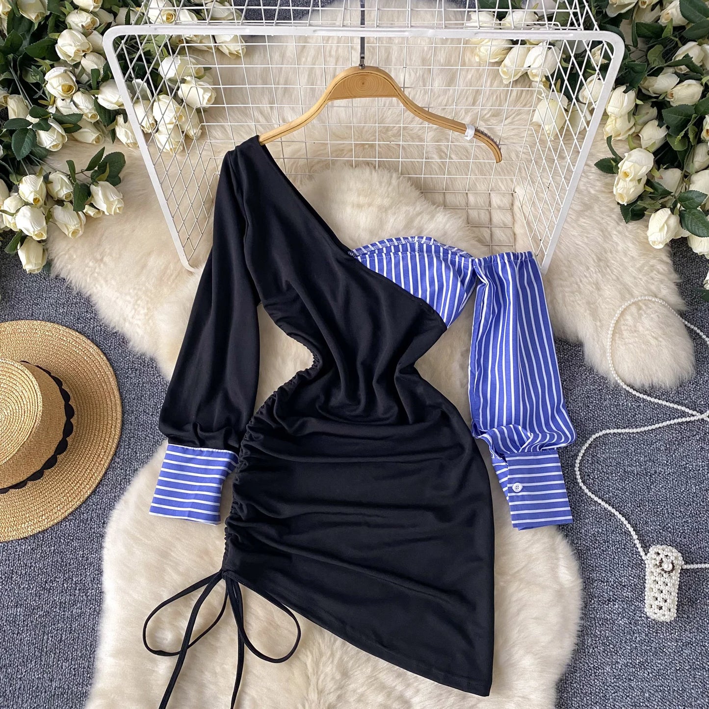 Vestito con Dettaglio Camicia Rigata e Drappeggio