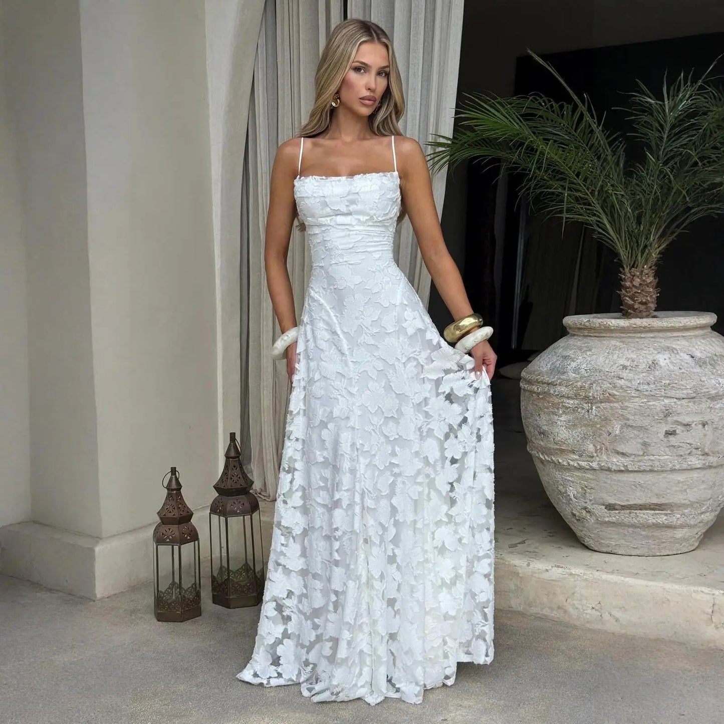 Robe de Soirée Longue Bordeaux en Dentelle avec Col Capuche