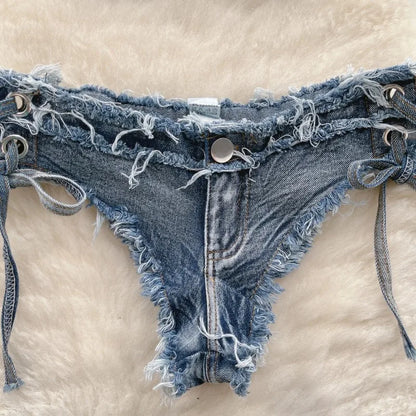 Bikini in Denim Sfrangiato con Intreccio Frontale