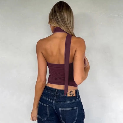 Top Halter Elegante con Sciarpa e Dettaglio Increspato