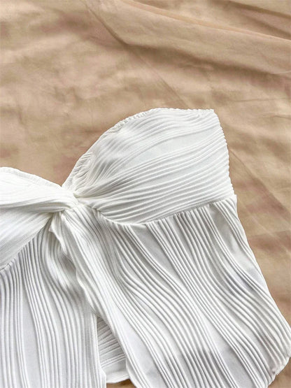 Haut blanc drapé d'été