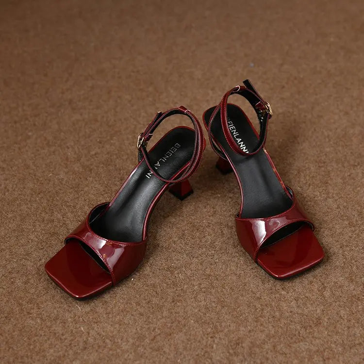Scarpe Eleganti con Tacco a Rocchetto e Cinturino