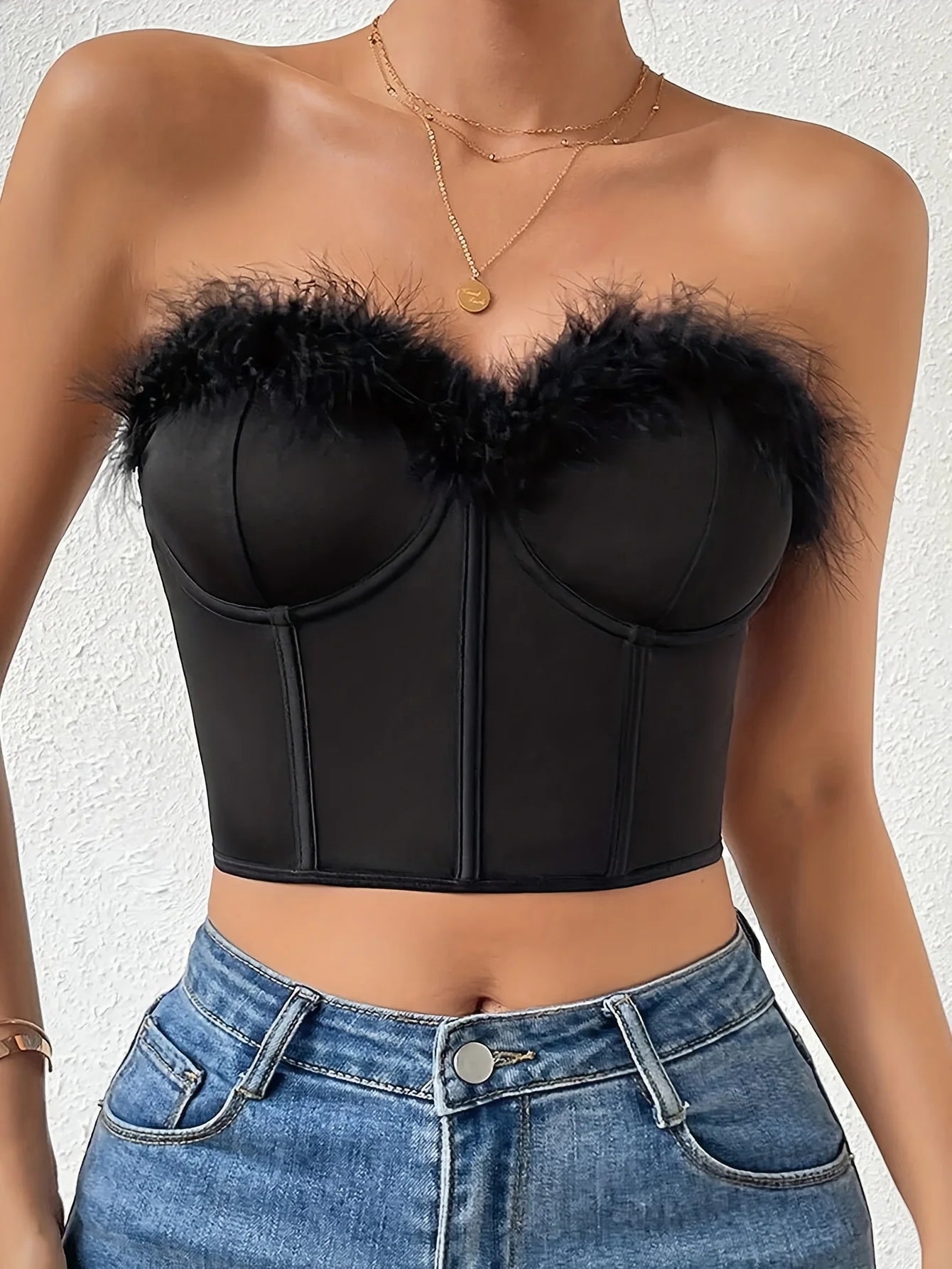 Crop Top Corsetto Nero con Bordo in Piume