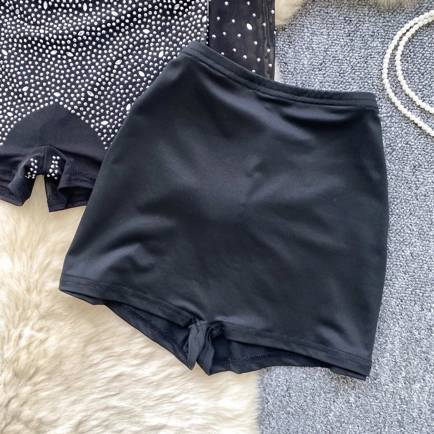Set Coordinato Top a Maniche Lunghe e Shorts con Strass e Brillantini