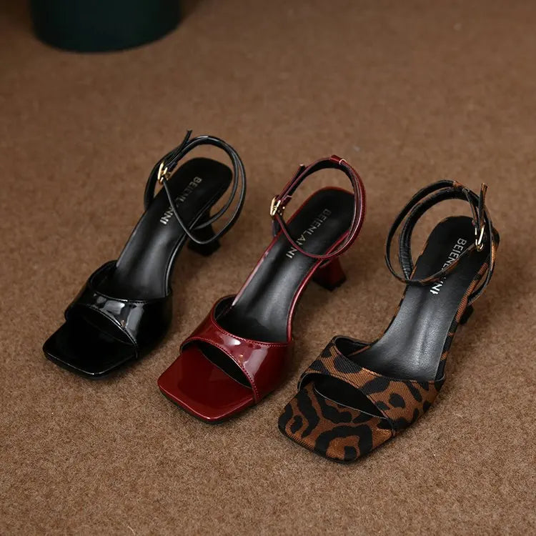 Scarpe Eleganti con Tacco a Rocchetto e Cinturino