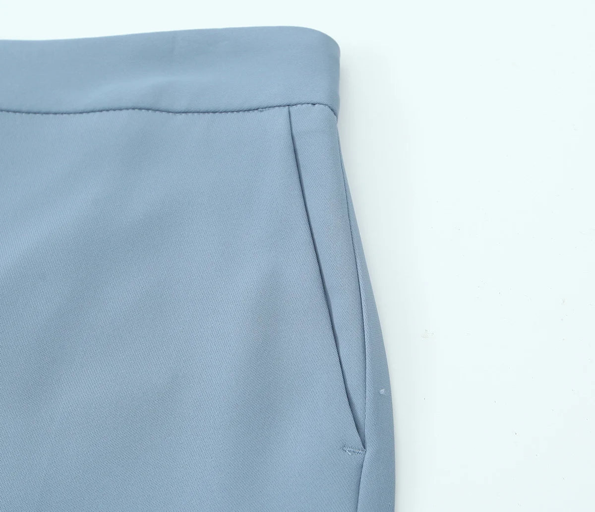 Top a Fascia Drappeggiato e Pantalone Sartoriale