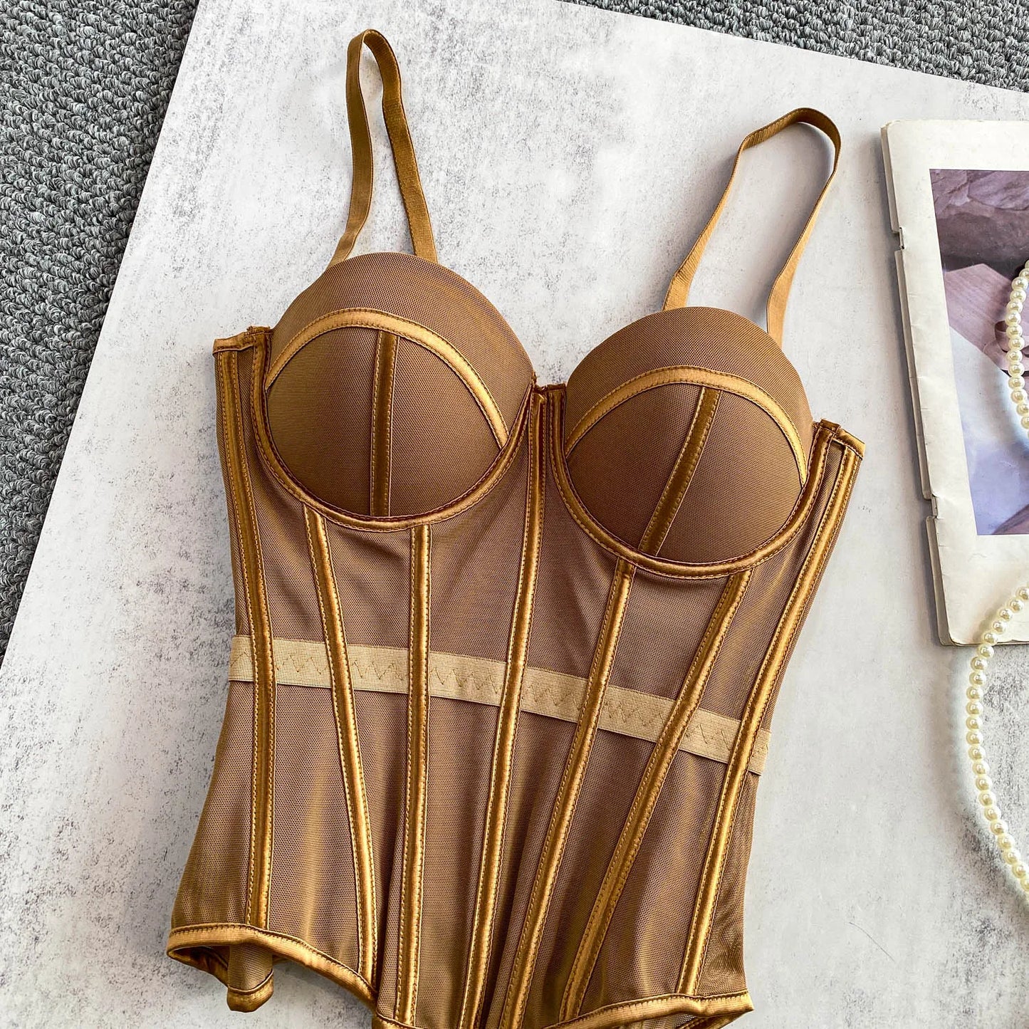 Bustier Elegante con Stecche e Coppe Preformate