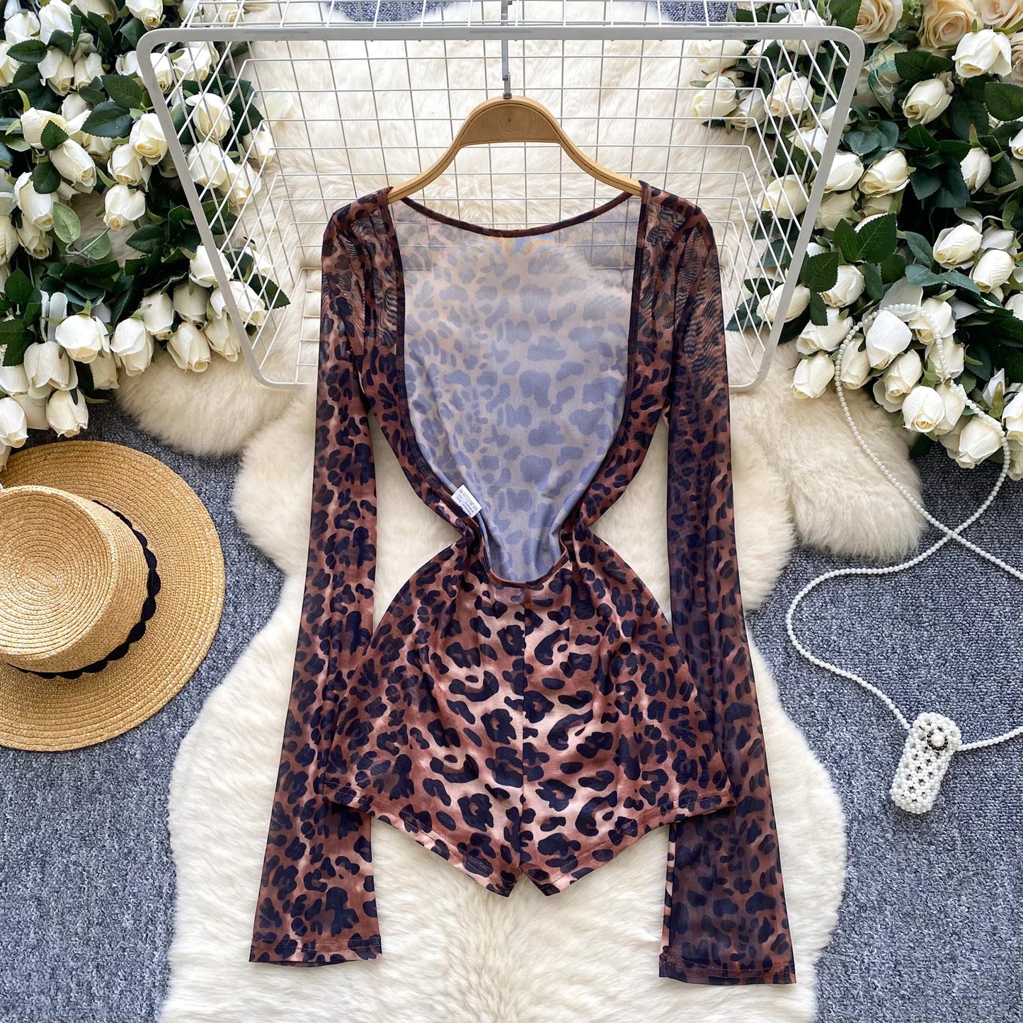 Tutina leopardata semitrasparente