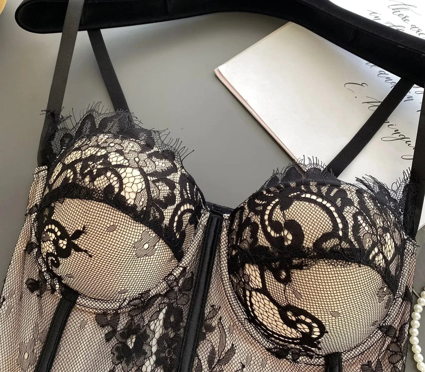 Bustier Elegante con Stecche e Coppe Preformate