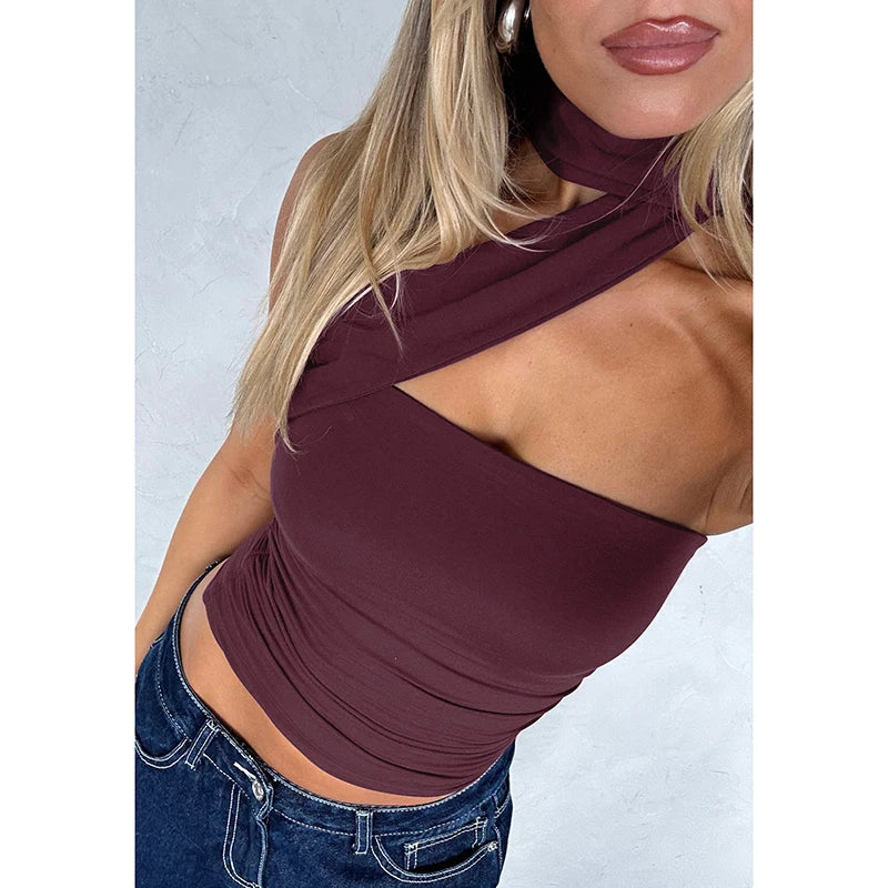 Top Halter Elegante con Sciarpa e Dettaglio Increspato