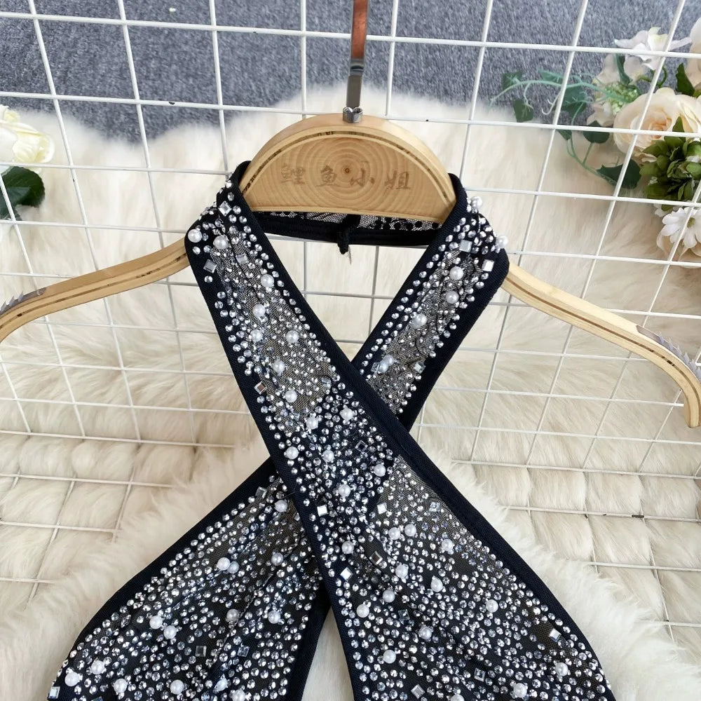Tutina Corta con Strass e Scollo a Incrocio - Nero Elegante
