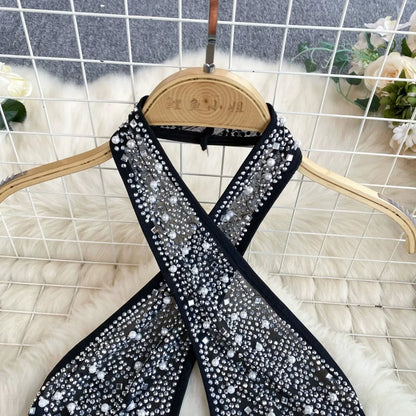 Tutina Corta con Strass e Scollo a Incrocio - Nero Elegante
