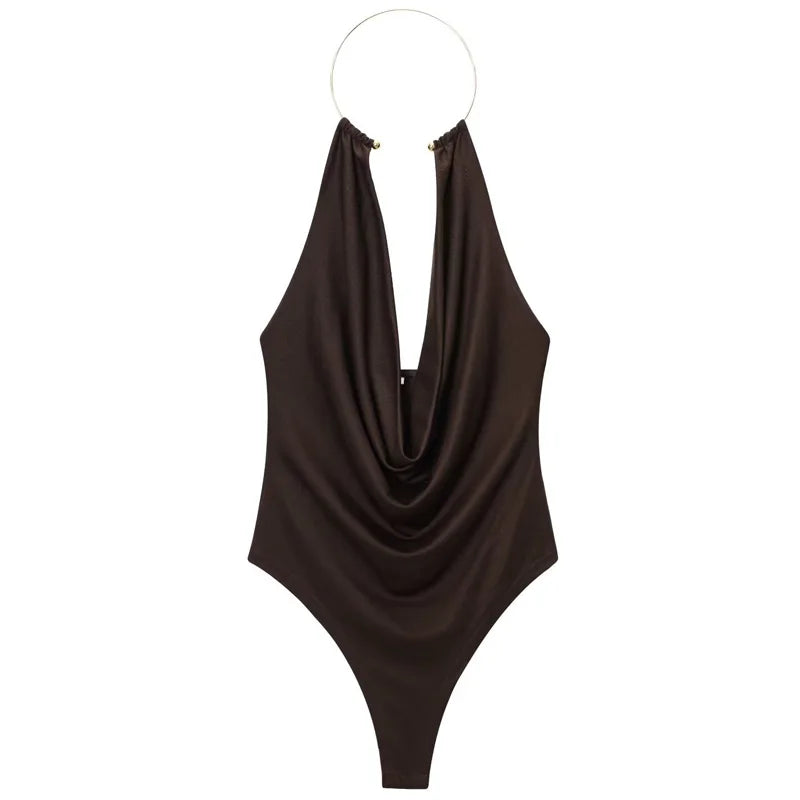 Top Halter Marrone con Scollatura a Goccia e Dettaglio Gold