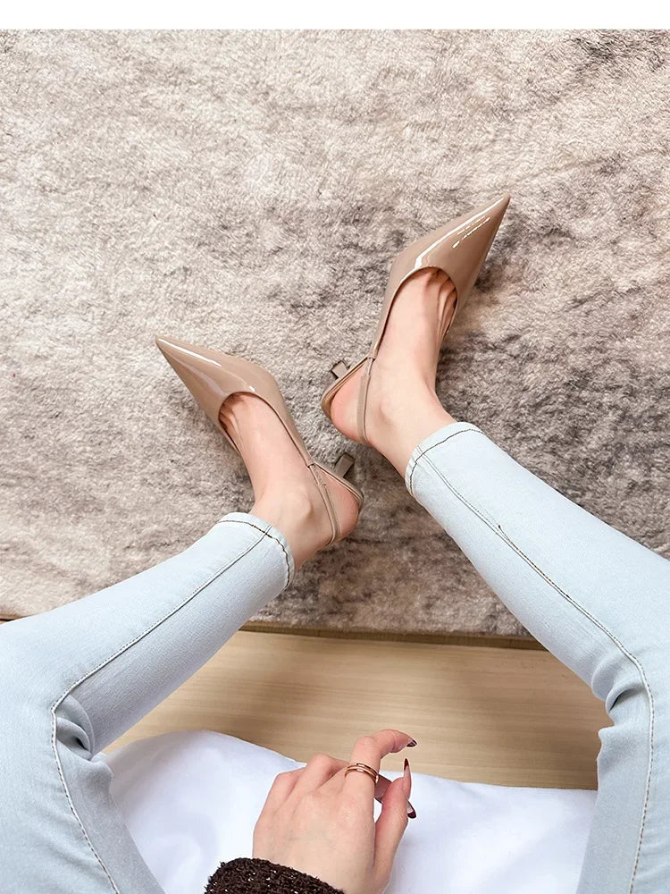 Décolleté con Tacco Basso Kitten Heel a Punta