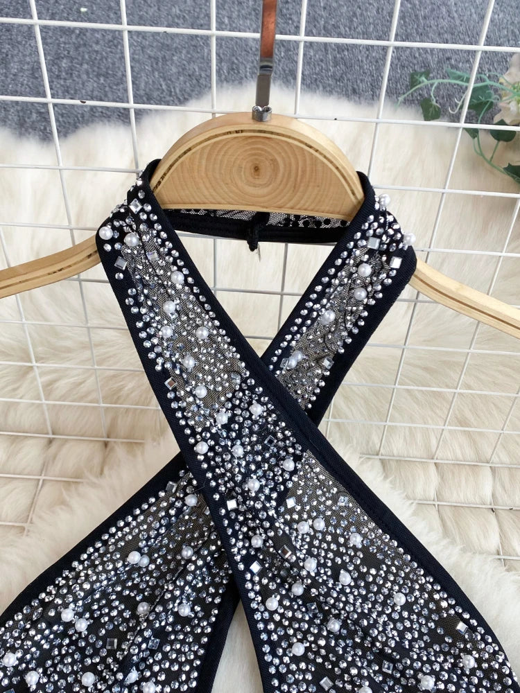Tutina Corta con Strass e Scollo a Incrocio - Nero Elegante