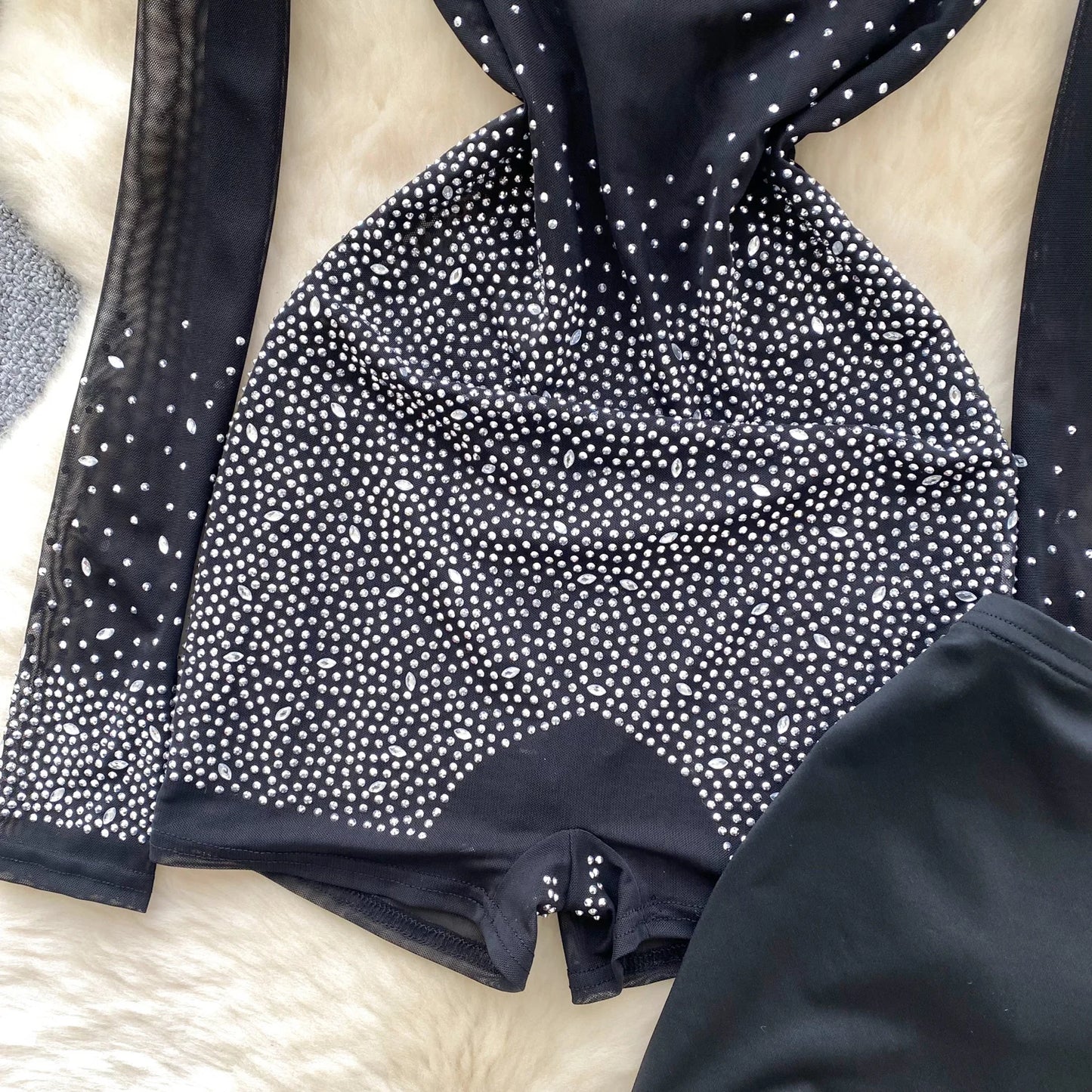 Set Coordinato Top a Maniche Lunghe e Shorts con Strass e Brillantini