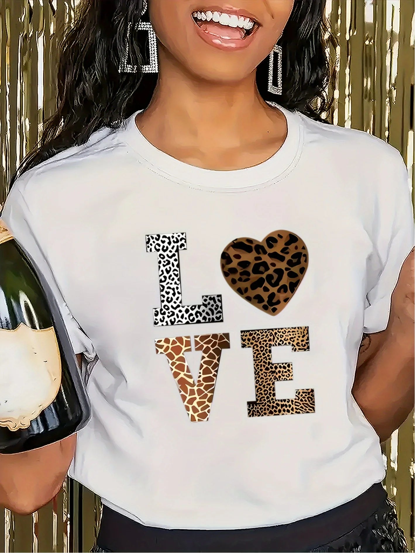 T-shirt Donna "LOVE" con Scritta Animalier e Cuore Leopardato