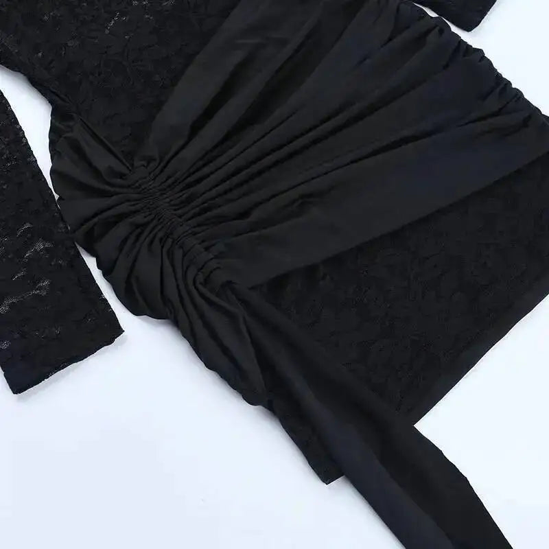 Abito Mini Drappeggiato con Inserto in Pizzo e Scollo a Barca