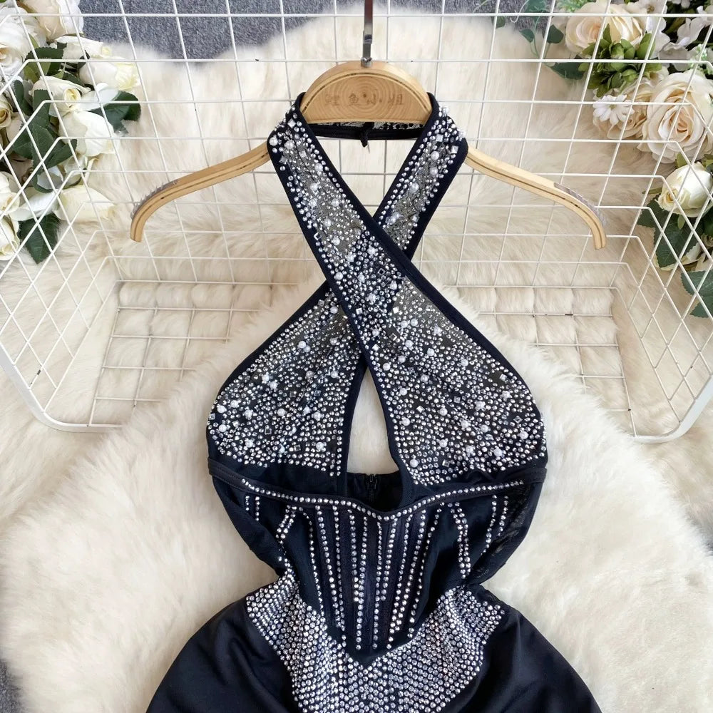 Tutina Corta con Strass e Scollo a Incrocio - Nero Elegante