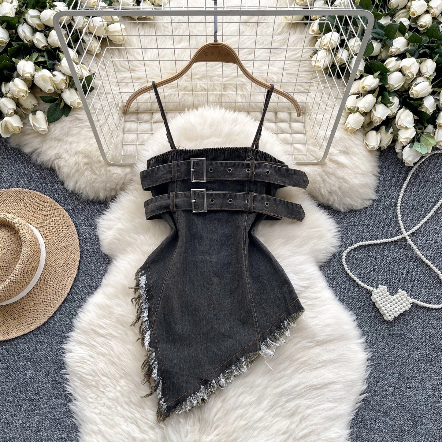 Top in Denim Asimmetrico con Fibbie e Bordi Sfrangiati