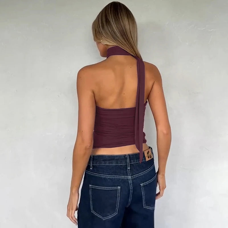 Top Halter Elegante con Sciarpa e Dettaglio Increspato