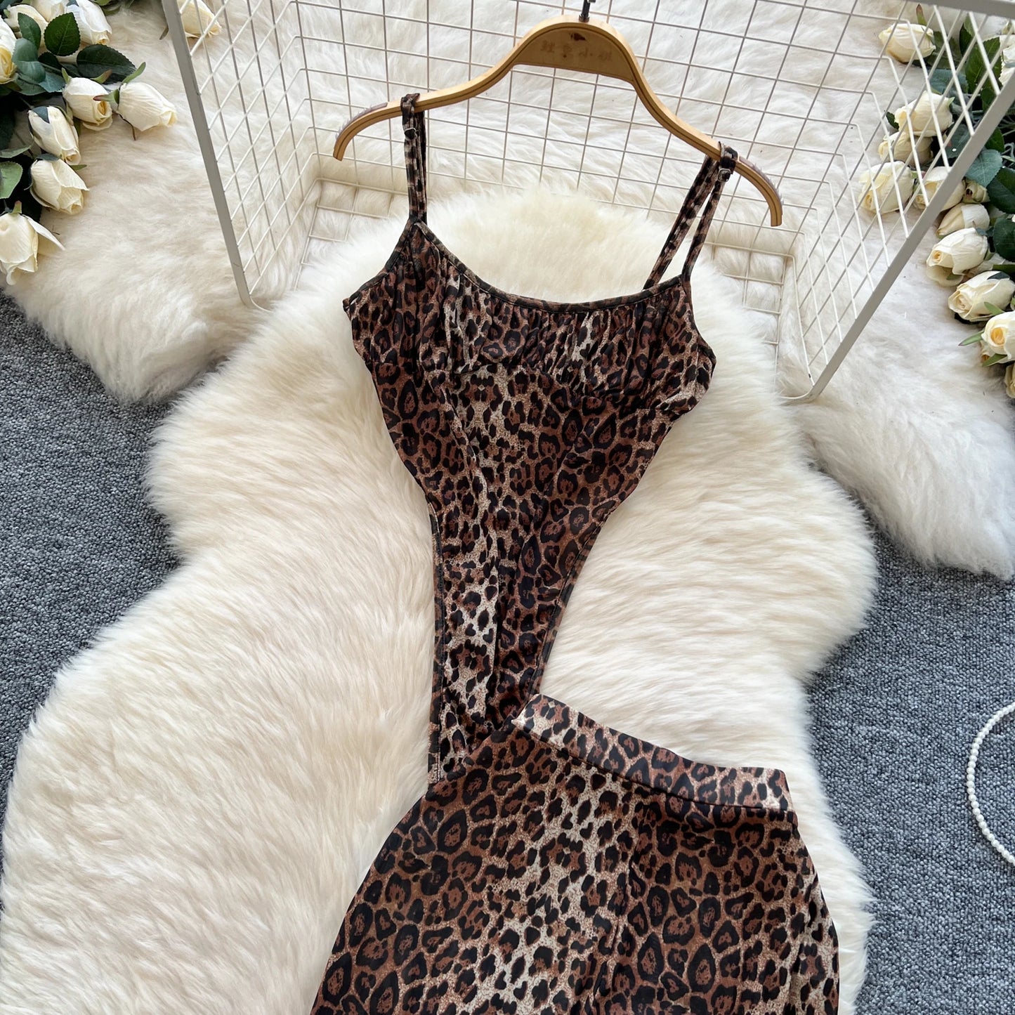Completo Coordinato Leopardato: Top a Canotta e Pantaloni a Zampa