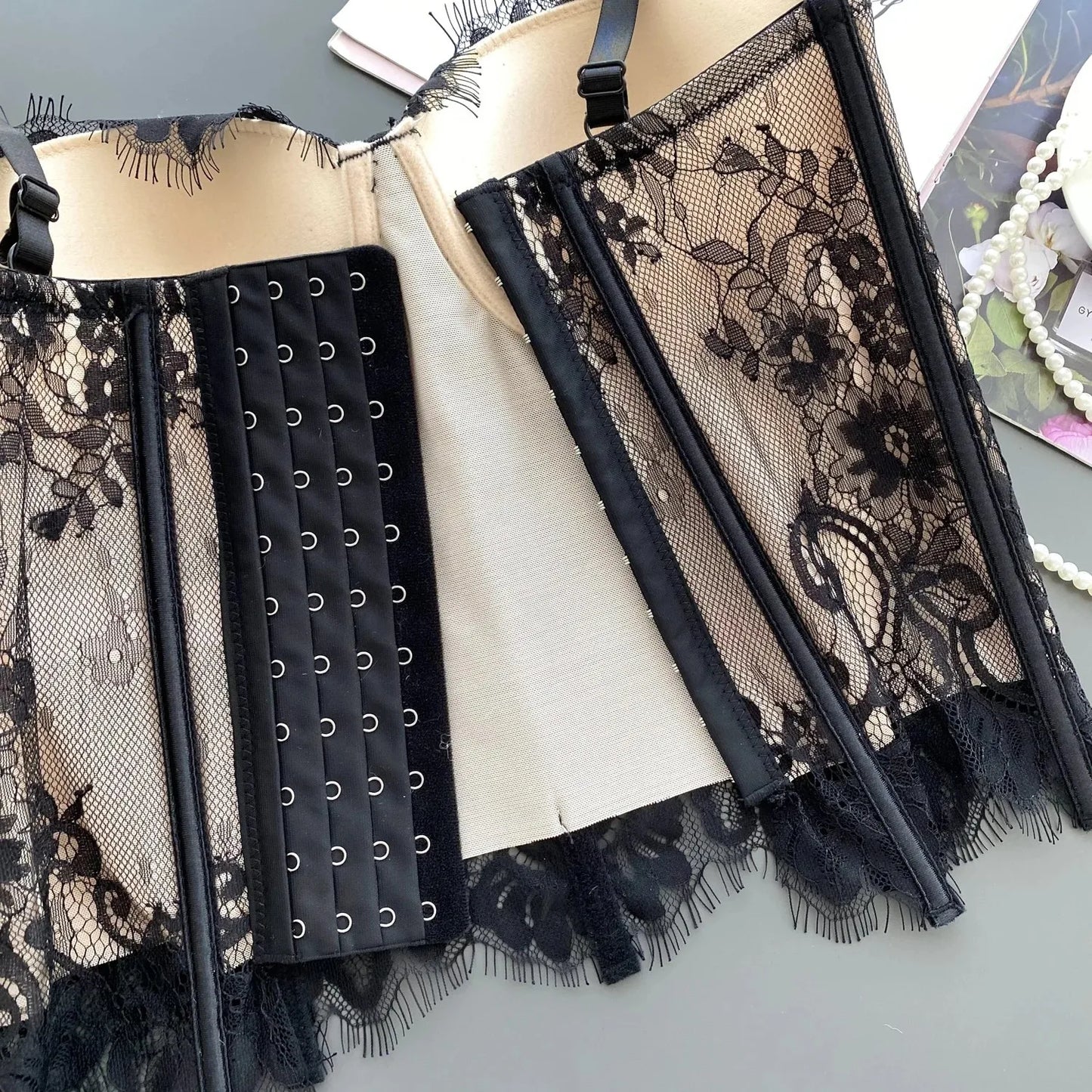Bustier Elegante con Stecche e Coppe Preformate