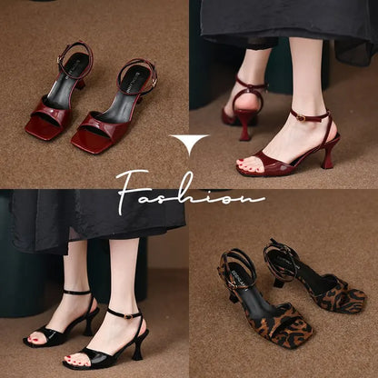 Scarpe Eleganti con Tacco a Rocchetto e Cinturino