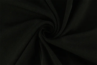Tubino Nero Aderente con Dettagli in Pizzo e Cut-out a Cuore