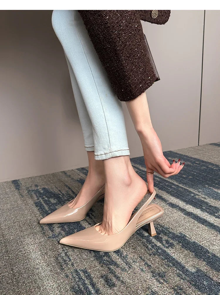 Décolleté con Tacco Basso Kitten Heel a Punta