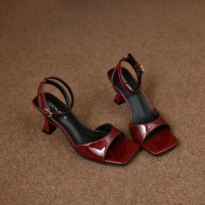 Scarpe Eleganti con Tacco a Rocchetto e Cinturino