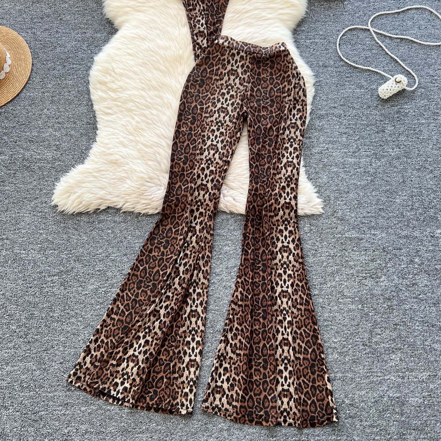 Completo Coordinato Leopardato: Top a Canotta e Pantaloni a Zampa
